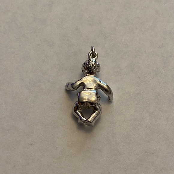 🕰️TRADED🕰️Vtg Sterling Realistic Baby pendant - Picture 4 of 7